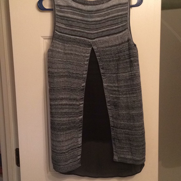 Simply Vera by Vera wang size M - Picture 2 of 2